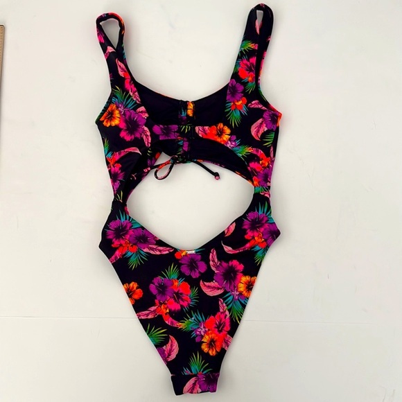 Victoria’s Secret PINK Floral Cutout swimsuit one piece Small - Picture 6 of 8
